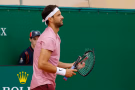 Tay vợt Rafael Nadal xin lỗi khi loại Dimitrov sau 55 phút