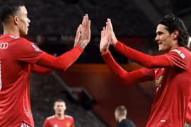 Cavani giúp MU lọt vào bán kết Europa League