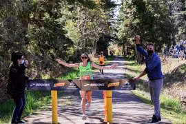 Nữ VĐV đầu tiên đạt kỷ lục chạy 50km chưa đầy 3 giờ đồng hồ