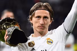 Tiền vệ Luka Modric gia hạn hợp đồng với CLB Real Madrid