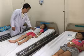 Hà Nội: Học sinh phải nhập viện vì rối loạn tiêu hóa sau bữa ăn bán trú tại trường