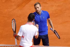 Tay vợt Djokovic thất bại trận đầu tiên năm 2021