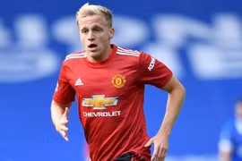 HLV Solskjaer thừa nhận sự thật về tiền vệ Van de Beek