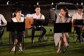 Hòa Minzy, Phạm Quỳnh Anh hát 'Mình yêu nhau nhé anh'