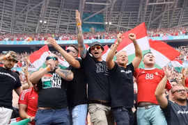 HLV trưởng tuyển Hungary rơi lệ sau trận hòa Pháp tại bảng F ở VCK Euro 2020