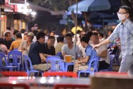 Hà Nội: Tạm dừng hoạt động quán bia, giải tỏa chợ cóc để phòng dịch Covid-19