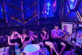 Bắc Ninh: Đề nghị xử phạt 33 thanh niên tụ tập, hát karaoke không tuân thủ quy định phòng dịch