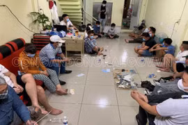Triệt phá sòng bạc có tổ chức, thu hơn 200 triệu đồng