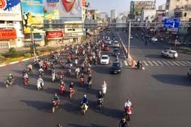 TP.HCM: Ngày làm việc đầu năm, đường thông, hè thoáng