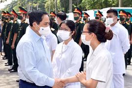 Quan tâm, đề xuất chính sách cho đội ngũ y, bác sỹ đang ngày đêm chống dịch