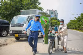 Hà Nội: Phương tiện vận tải hàng hóa trong Vùng 1 được cấp giấy đi đường thế nào?