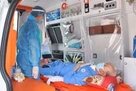 Cụ ông 82 tuổi bị tai biến mạch máu não được chữa khỏi COVID-19
