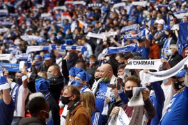 UEFA cho phép người hâm mộ đội khách đến sân theo dõi các trận đấu