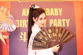 Chúc mừng sinh nhật Angela Baby, Huỳnh Hiểu Minh khiến dân tình nghi ngờ làm màu che giấu ly hôn