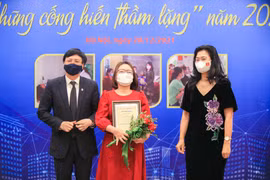 Trao giải cuộc thi “Những cống hiến thầm lặng” năm 2021