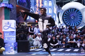 Bốn đội trưởng của show vũ đạo Trung Quốc xuất thân từ Kpop
