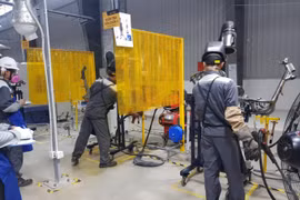 Các doanh nghiệp ô tô trong nước “dài cổ” chờ chính sách ưu đãi