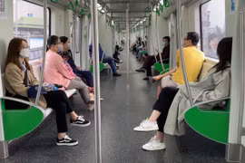 Hình ảnh đường sắt đô thị Cát Linh – Hà Đông trong ngày đầu chính thức thu phí