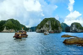 Vịnh Lan Hạ: Vẻ đẹp thiên đường bị "lãng quên"