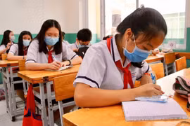 Hỗ trợ 50% học phí với 1,3 triệu học sinh Hà Nội