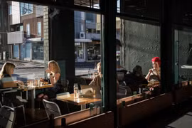 Melbourne, thành phố bị phong tỏa chặt nhất thế giới mở cửa sau 262 ngày