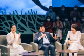MC Diễm Quỳnh nghẹn ngào trong lần cuối cùng dẫn dắt "Quán thanh xuân"