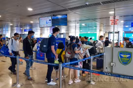 Cấm bay với 2 hành khách lăng mạ nhân viên hàng không, vi phạm an ninh hàng không