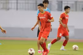 Đỗ Hùng Dũng lỡ hẹn AFF Cup 2020 vì không được nhập cảnh vào Singapore