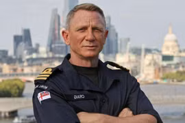 Điệp viên 007 Daniel Craig được phong làm sĩ quan Hoàng gia Anh