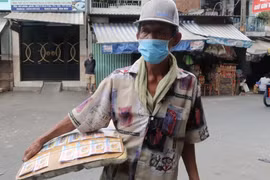 Thực hiện Chỉ thị 16, TP. HCM tạm dừng hoạt động bán vé số và dừng các dịch vụ ăn uống mang về