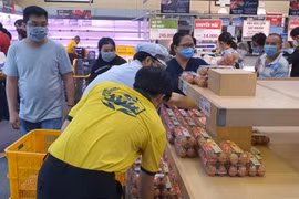 Lương thực, thực phẩm luôn đầy đủ trong 15 ngày cách ly toàn TP. HCM