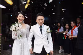 Phan Mạnh Quỳnh hoãn lễ cưới ở TP.HCM vì dịch bệnh