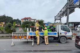 Xử lý đoàn 9 xe phân khối lớn đi vào cao tốc Hà Nội -Thái Nguyên
