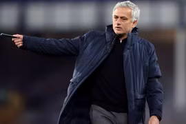HLV Jose Mourinho chấp nhận giảm lương để về CLB cũ