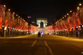 Paris hủy bắn pháo hoa vào Giáng sinh và Năm mới vì lo sợ Omicron