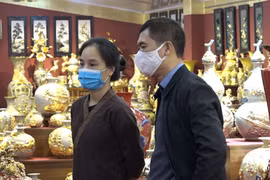 Gốm sứ Bát Tràng đìu hiu, vắng khách tham quan mua hàng dịp cuối năm