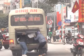 Hà Nội: Xe “dù” vẫn ngang nhiên hoạt động trên tuyến đường Phạm Hùng