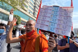 Myanmar: Các nhà sư, y tá tham gia ngày thứ ba biểu tình chống đảo chính quân sự