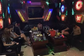 Phát hiện 22 đối tượng mở tiệc ma túy trong quán karaoke