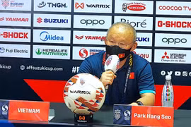HLV Park Hang Seo không lo lắng khi Mano Polking từng làm HLV tại V-League