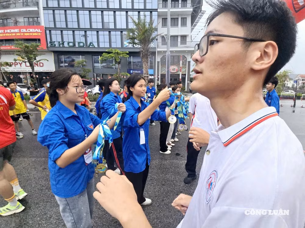anh-10-chay-lan-toa-thuong-ton-phap-luat.jpg