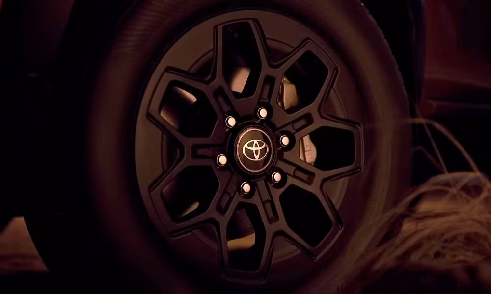 Vảnh hợp kim 7 chấu thiết kế mới - Ảnh: Toyota