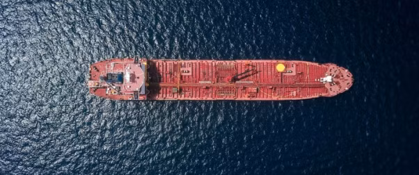 Tàu chở dầu ngoài biển. Ảnh: Oil Price