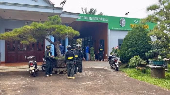 Vụ sản xuất cà phê giả: Khởi tố giám đốc chi nhánh và một nhân viên - Ảnh 1.