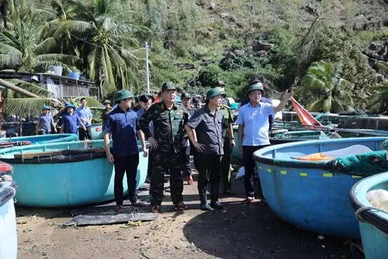 Khắc phục hậu quả bão số 13: Khẩn trương triển khai theo phương châm 