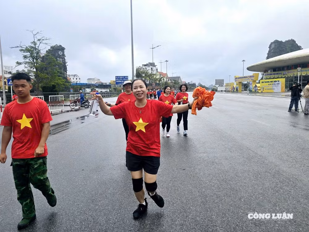 anh8-chay-lan-toa-thuong-ton-phap-luat.jpg