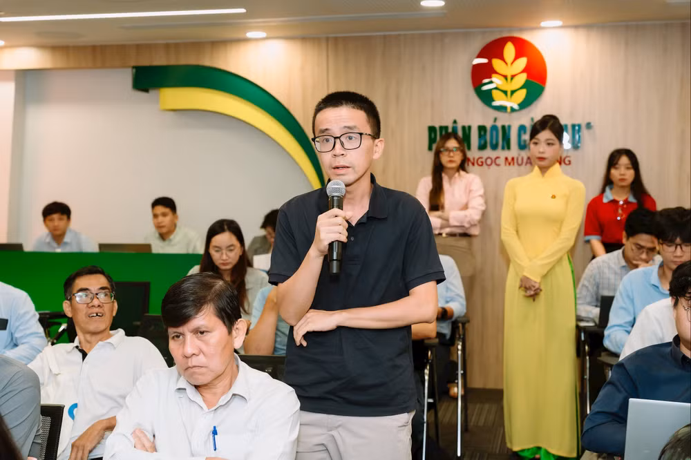 Cổ đông nêu ý kiến, chia sẻ thắc mắc về tình hình sản xuất - kinh doanh và định hướng phát triển của PVCFC.