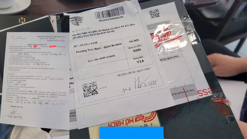 Nhân viên Hoàng Kim ra 