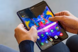 Điện thoại màn gập Galaxy Fold khiến người dùng lo lắng vì phí sửa màn hình rất cao