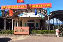 Cảnh cáo, luân chuyển 5 cán bộ hải quan cửa khẩu La Lay